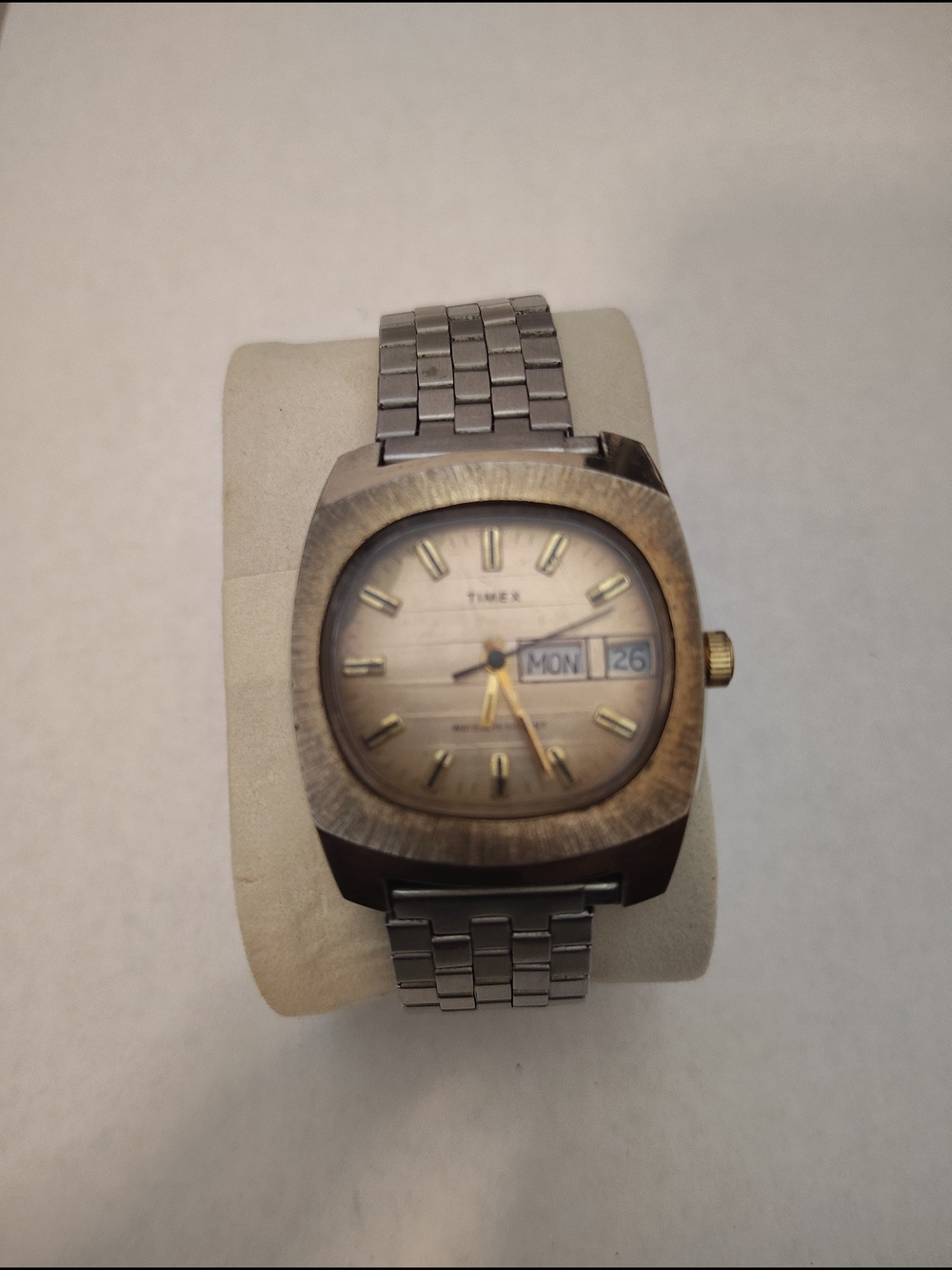Vintage 1970s Timex Day/Date Cushion Case Mechanical Watch - Needs Service - Picture 8 of 9